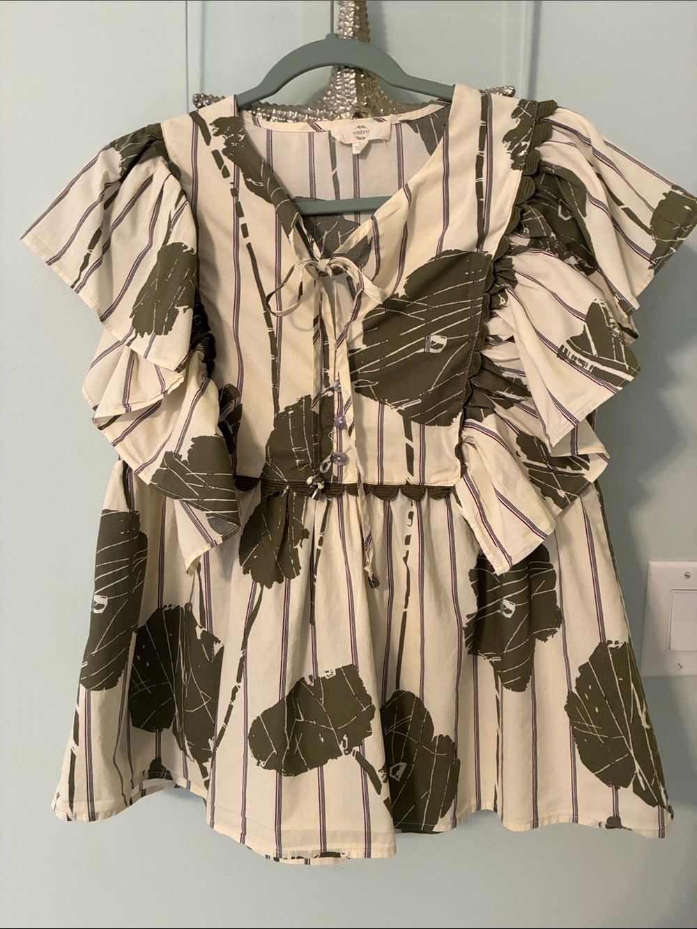 entro Olive Green and Cream Floral Ruffle Tie-Front Blouse.Size S